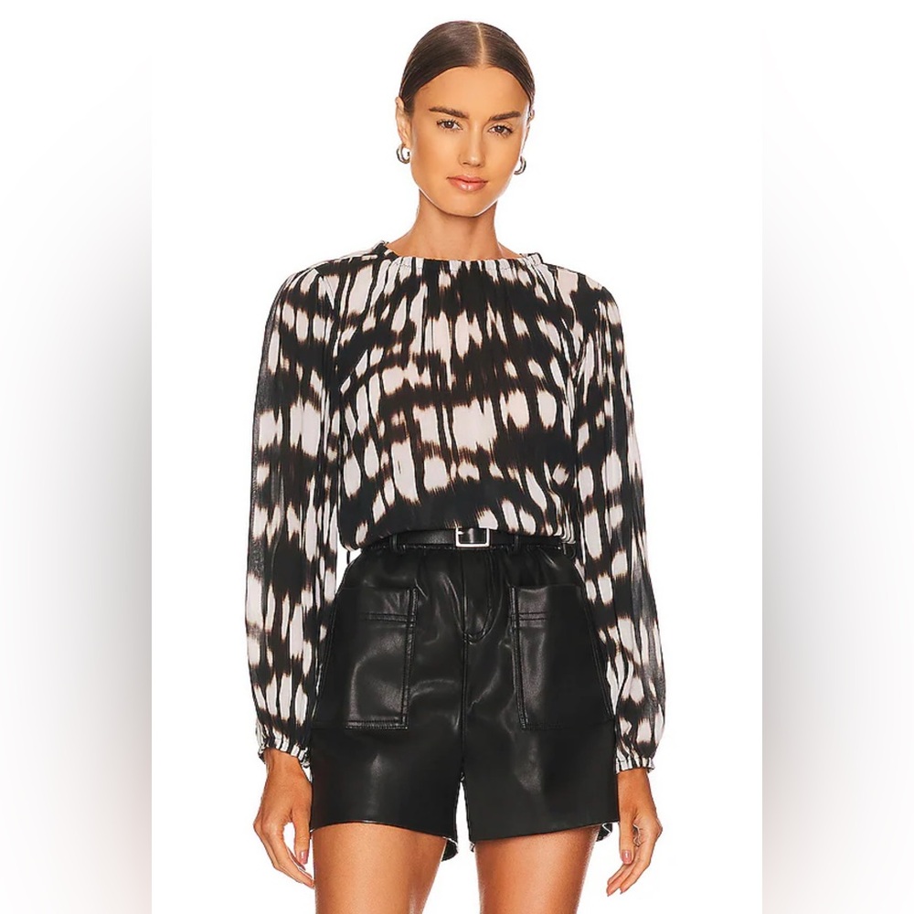 Bella Dahl Elastic Shirred Top in Blurred Ikat Print